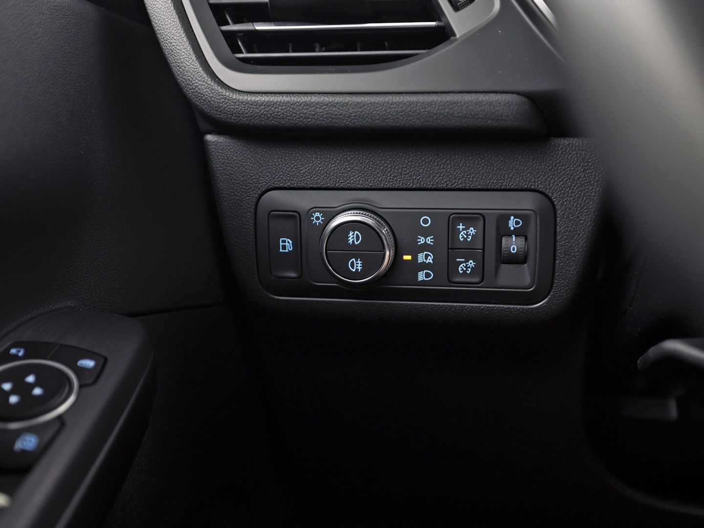 Ford Kuga 2.5 PHEV Titanium Sport 225Pk Automaat (VIRTUAL COCKPIT, SOH 93%, APPLE CARPLAY, GROOT NAVI, CAMERA, SPORTSTOELEN, CRUISE, TREKHAAK, NIEUWSTAAT)