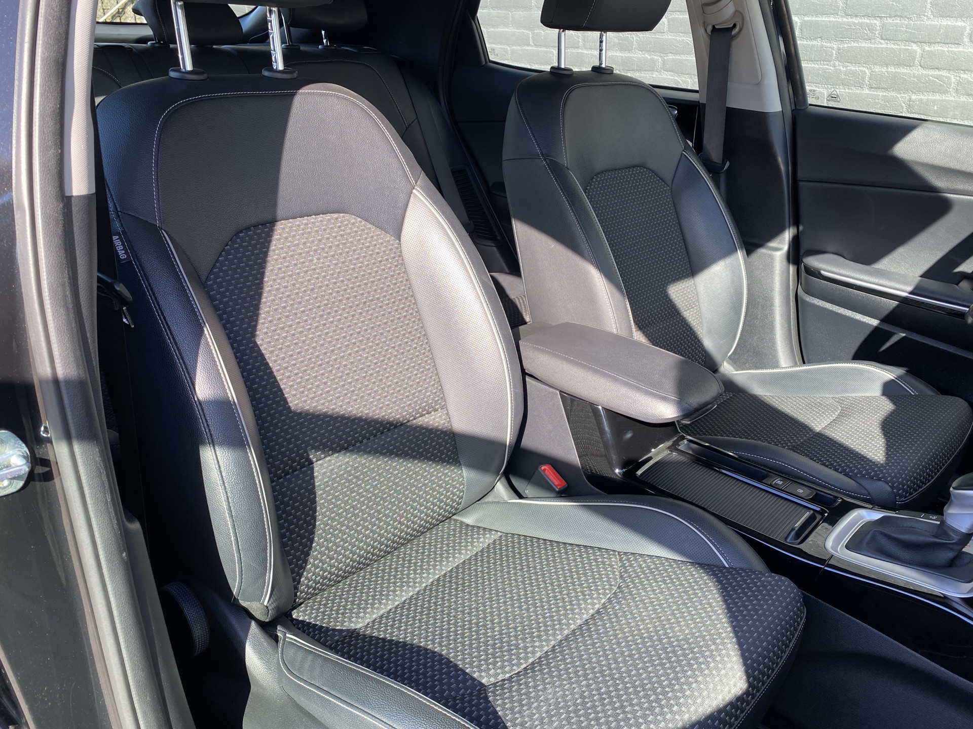 Kia XCeed 1.6 GDi PHEV 140 pk DynamicPlusLine | navigatie | stoel/stuurverwarming | camera | keyless go | incl. winterset