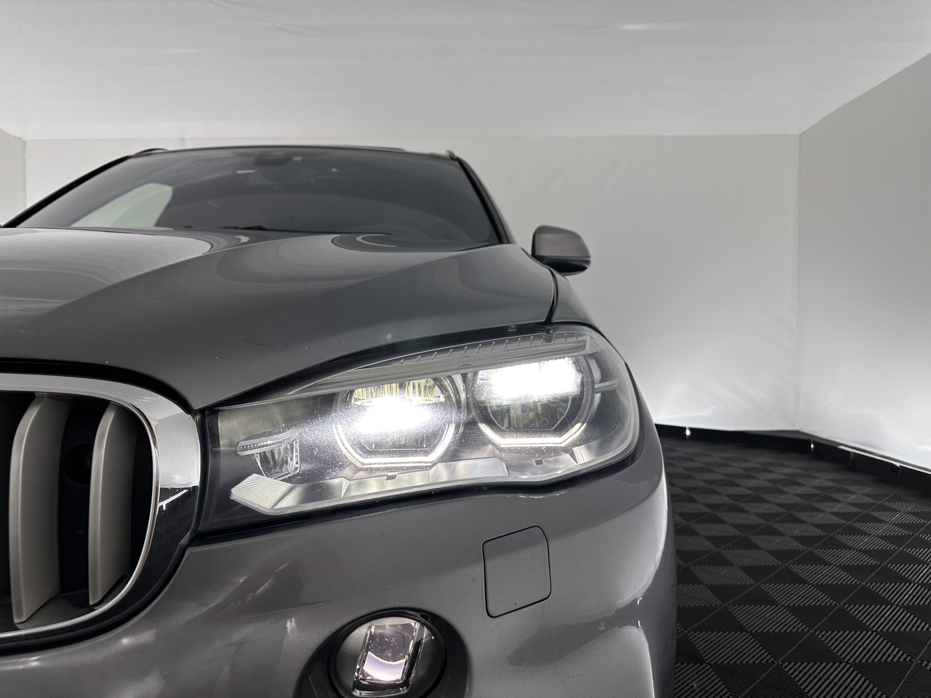 BMW X5 M50d M-Sportpack Aut. *PANO | HEAD-UP | LUXURY-LEATHER | ADAPTIVE-CRUISE | SOFT-CLOSE | BANG&OLUFSEN | TOP-VIEW | BLINDSPOT | NIGHT-VISION | MEMORY-PACK | DIGI-COCKPIT | HEATED-COMFORTSEATS | NAVI-FULLMAP |