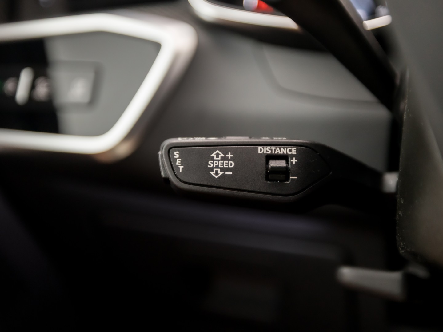 Audi A6 55 TFSI e Quattro S-Line Competition 367Pk Automaat (PANORAMADAK, CARBON PACK, BANG&OLUFSEN, APPLE CARPLAY, CAMERA, MEMORY SEATS, GETINT GLAS, HEAD-UP DISPLAY, ADAPTIVE CRUISE, SFEERVERLICHTING, NIEUWSTAAT)