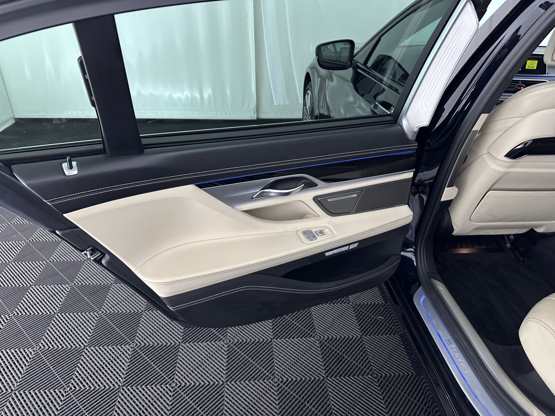 BMW 7-serie 740Le xDrive iPerformance High Executive (Plug-In) Aut. *PANO | LEATHER | MASSAGE | HARMAN/KARDON | MEMORY-PACK | BLIS | TOPVIEW |  HEAD-UP | ADAPTIVE-CRUISE | FULL-LED | ENTERTAINMENT | DAB+ | ..