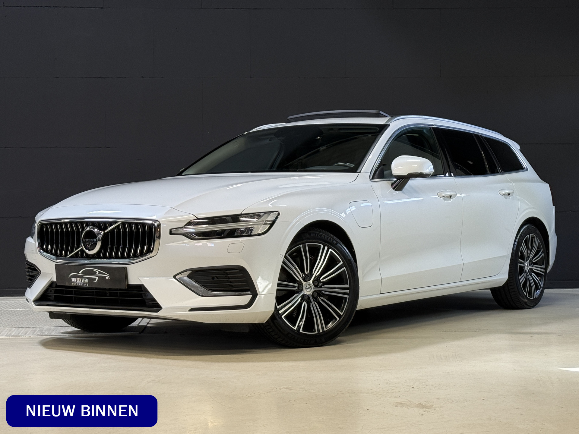 Volvo V60 2.0 T8 Twin Engine AWD Inscription | Panoramadak | 360 camera | Harman/Kardon | Adaptive cruise | Stoelverwarming