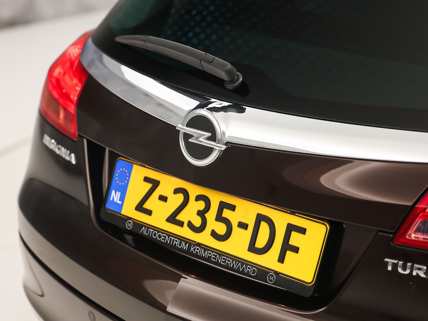 Opel Insignia 1.6 T Innovation Sport 179Pk (NAVIGATIE, CLIMATE, STOELVERWARMING, GETINT GLAS, SPORTSTOELEN, TREKHAAK, CRUISE, NIEUWSTAAT)