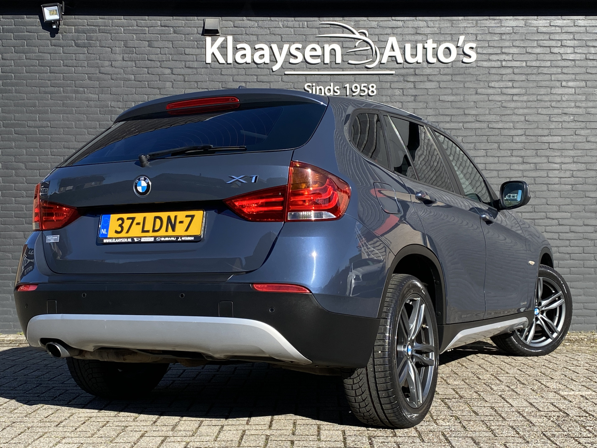 BMW X1 sDrive18i Executive AUT. | navigatie | panoramadak | sportstoelen | xenon verlichting | lichtmetalen velgen 18 inch