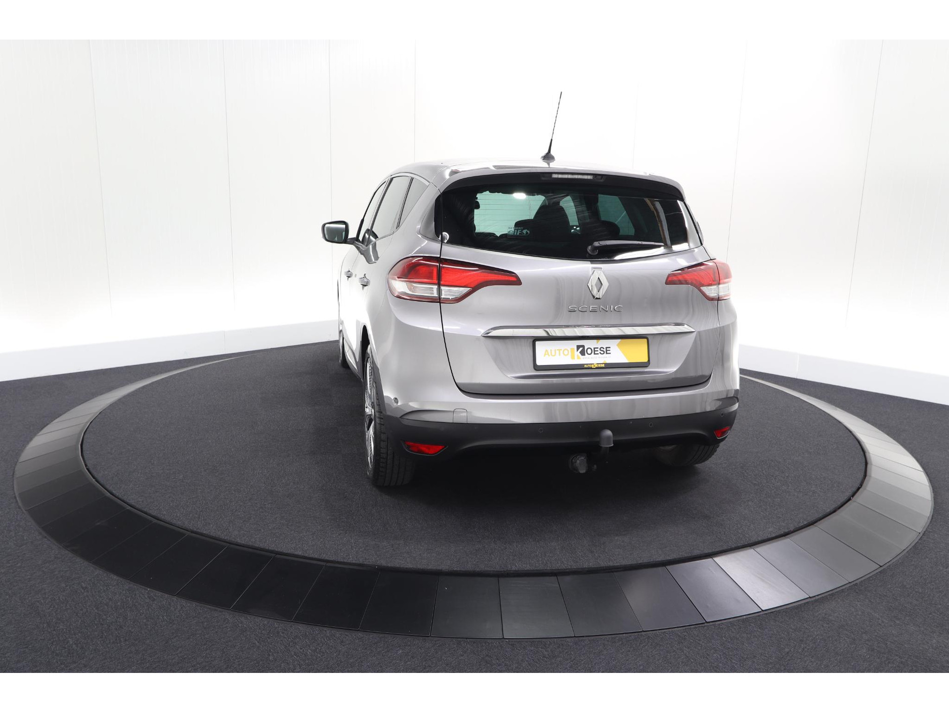 Renault Scénic TCe 130 Intens | Trekhaak | Panoramadak | Camera | Apple Carplay | Dodehoekdetectie