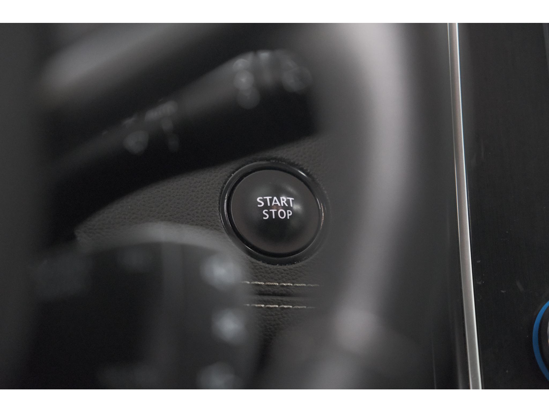 Renault Scénic 1.3 TCe 140 EDC Intens | Trekhaak | Camera | Head-Up Display | Dodehoekdetectie