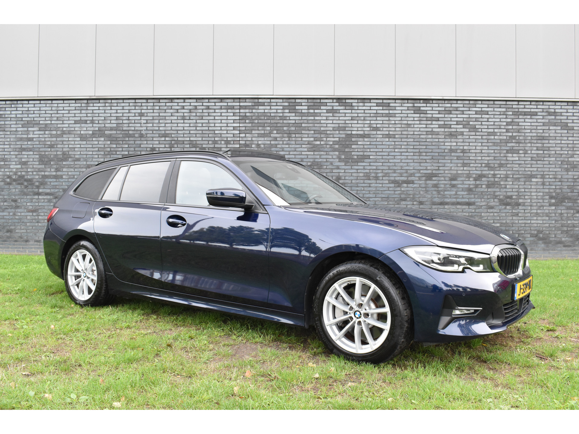 BMW 3-serie Touring 330e Business Edition Plus Plugin-hybride Pano Leder