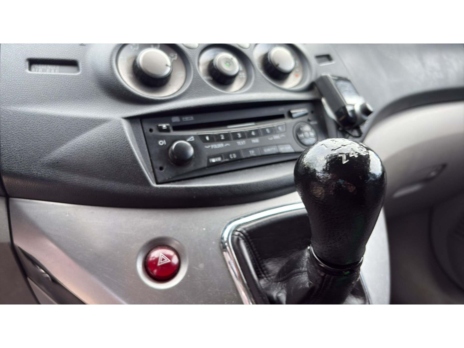 Mitsubishi Grandis 2.4-16V 7 Zits Only Export
