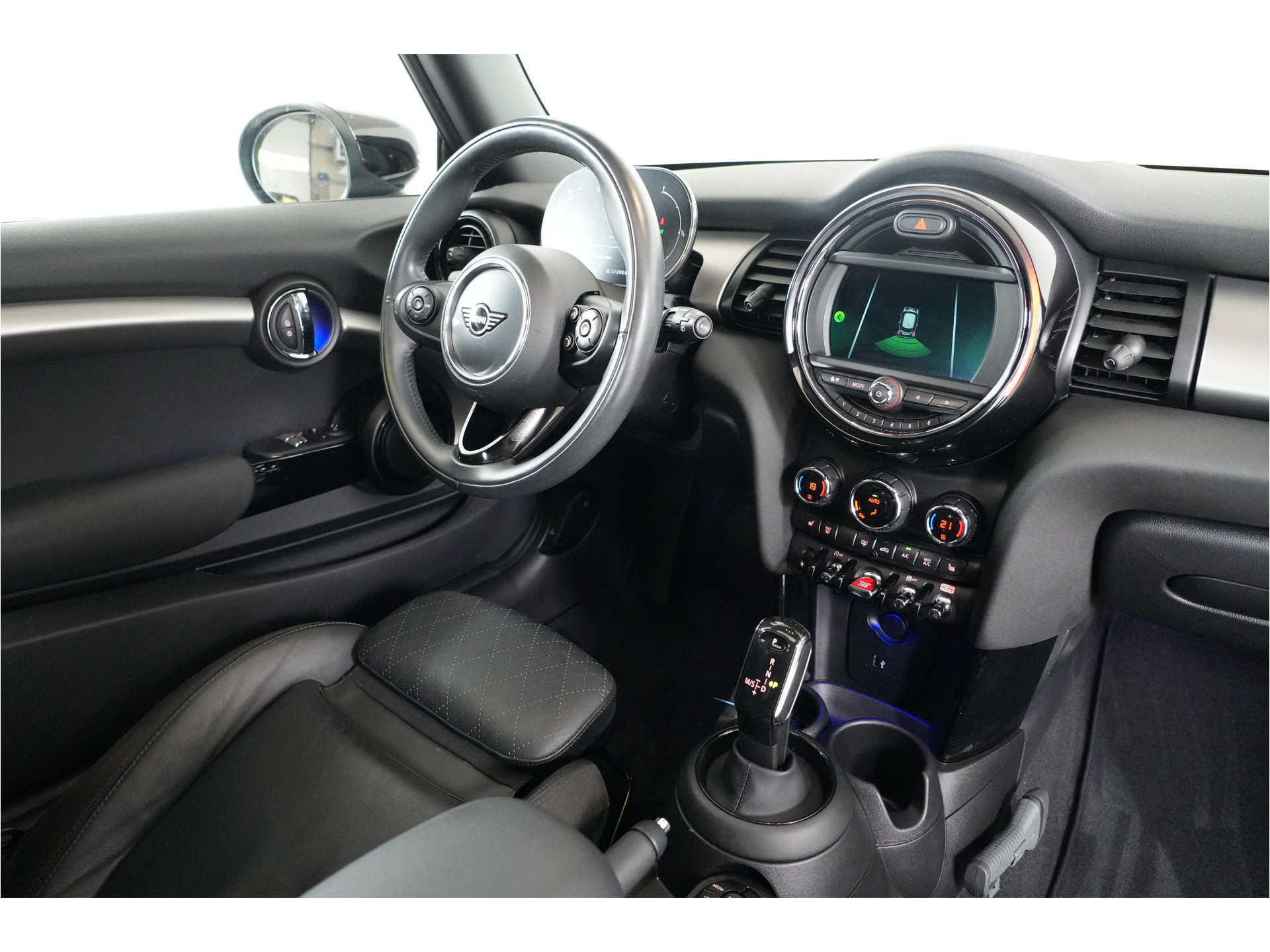 MINI 3-Deurs 1.5 Cooper Chili | Pano | Leder | Stl. verw. | PDC | Sportstoelen |