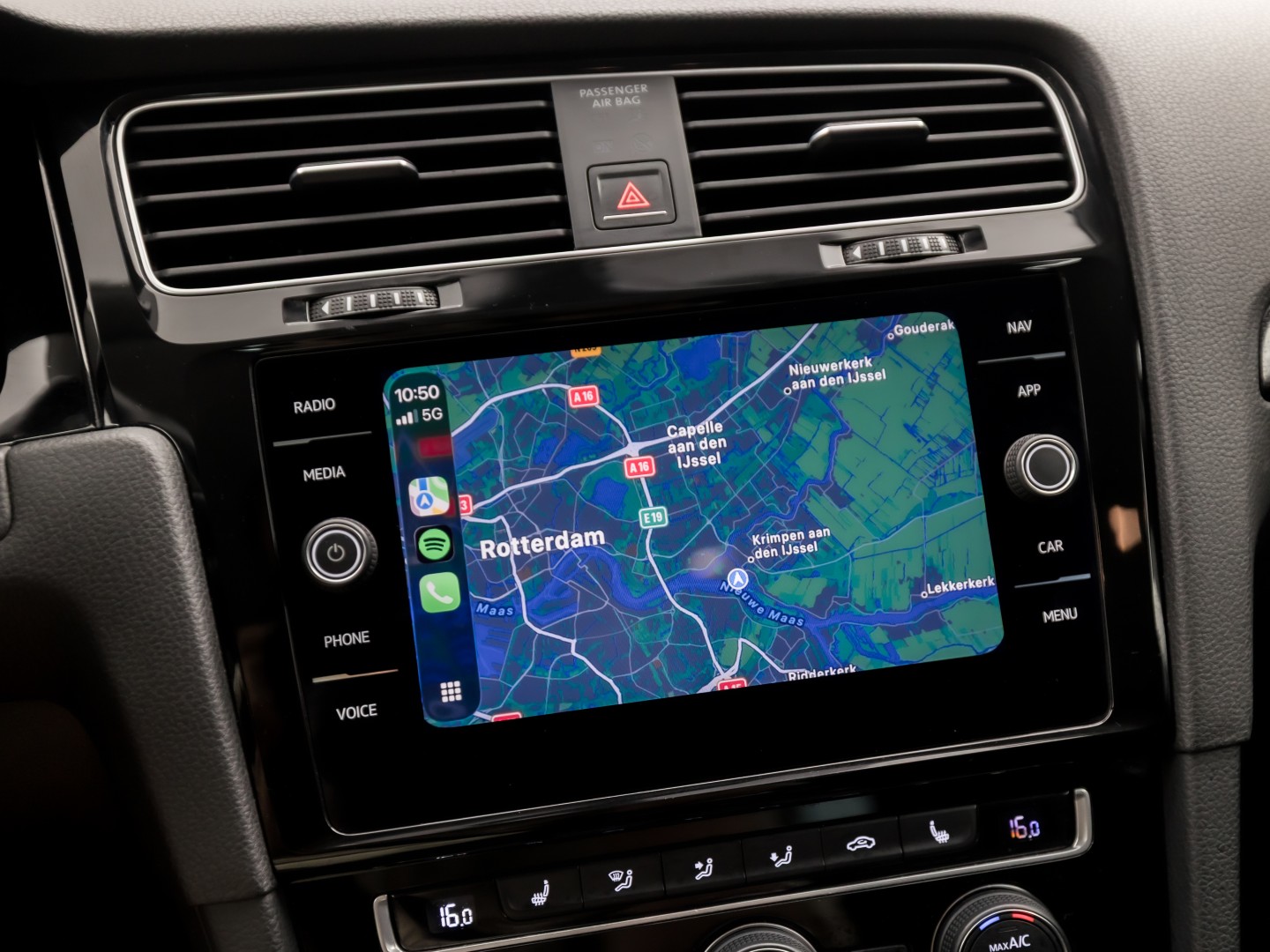 Volkswagen Golf 1.5 TSI 131PK Sportline (APPLE CARPLAY, GROOT NAVI, 4 CILINDER, CLIMATE, LED KOPLAMPEN, STOELVERWARMING, SPORTSTOELEN, GETINT GLAS, LM VELGEN, ADAPTIVE CRUISE, PARKEERSENSOREN, NIEUWSTAAT)