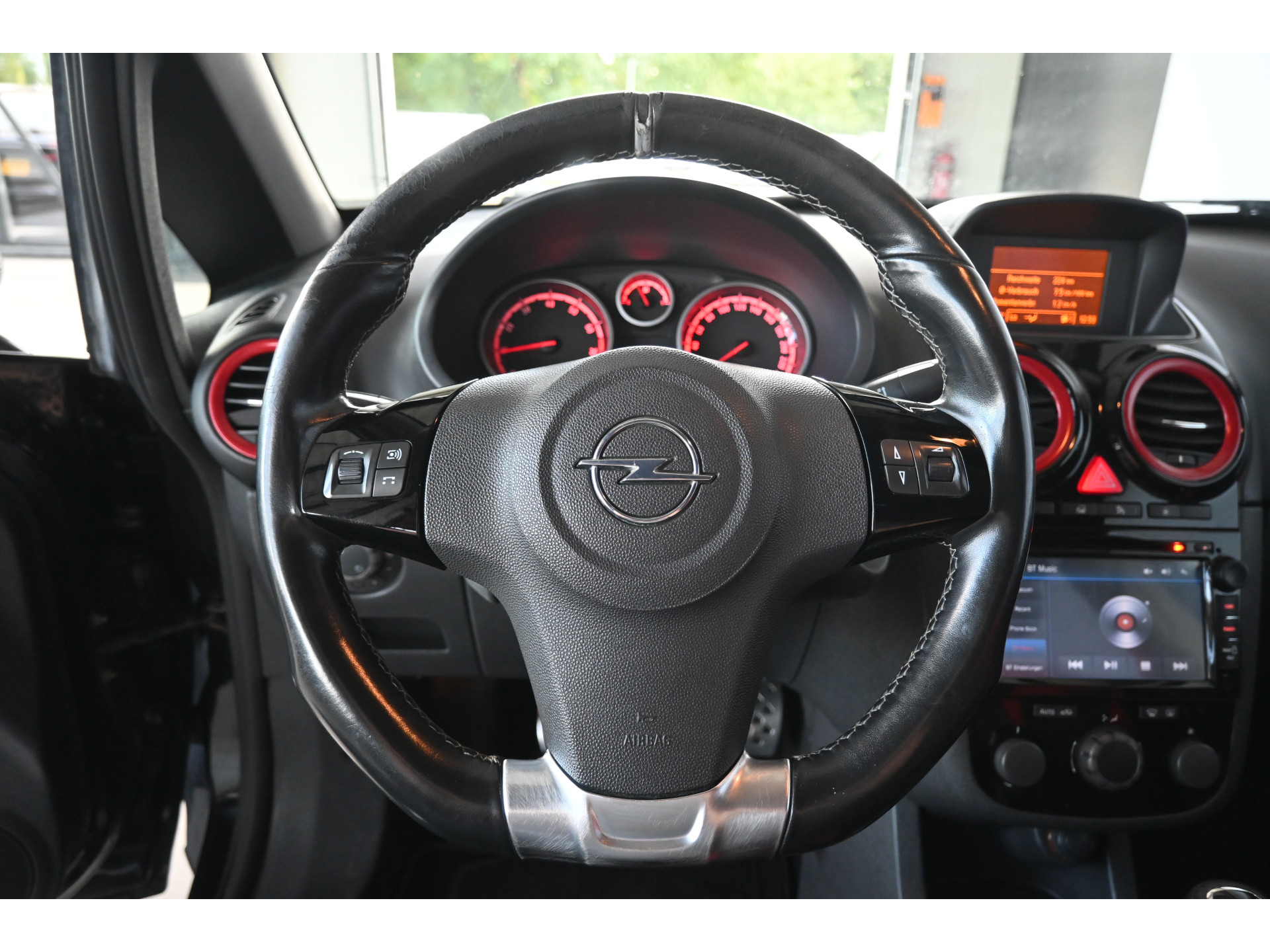 Opel Corsa 1.6-16V GSI 150 PK! Cruise control Lichtmetaal Navigatie Xenon Elektrisch Pakket Inruil Mogelijk!