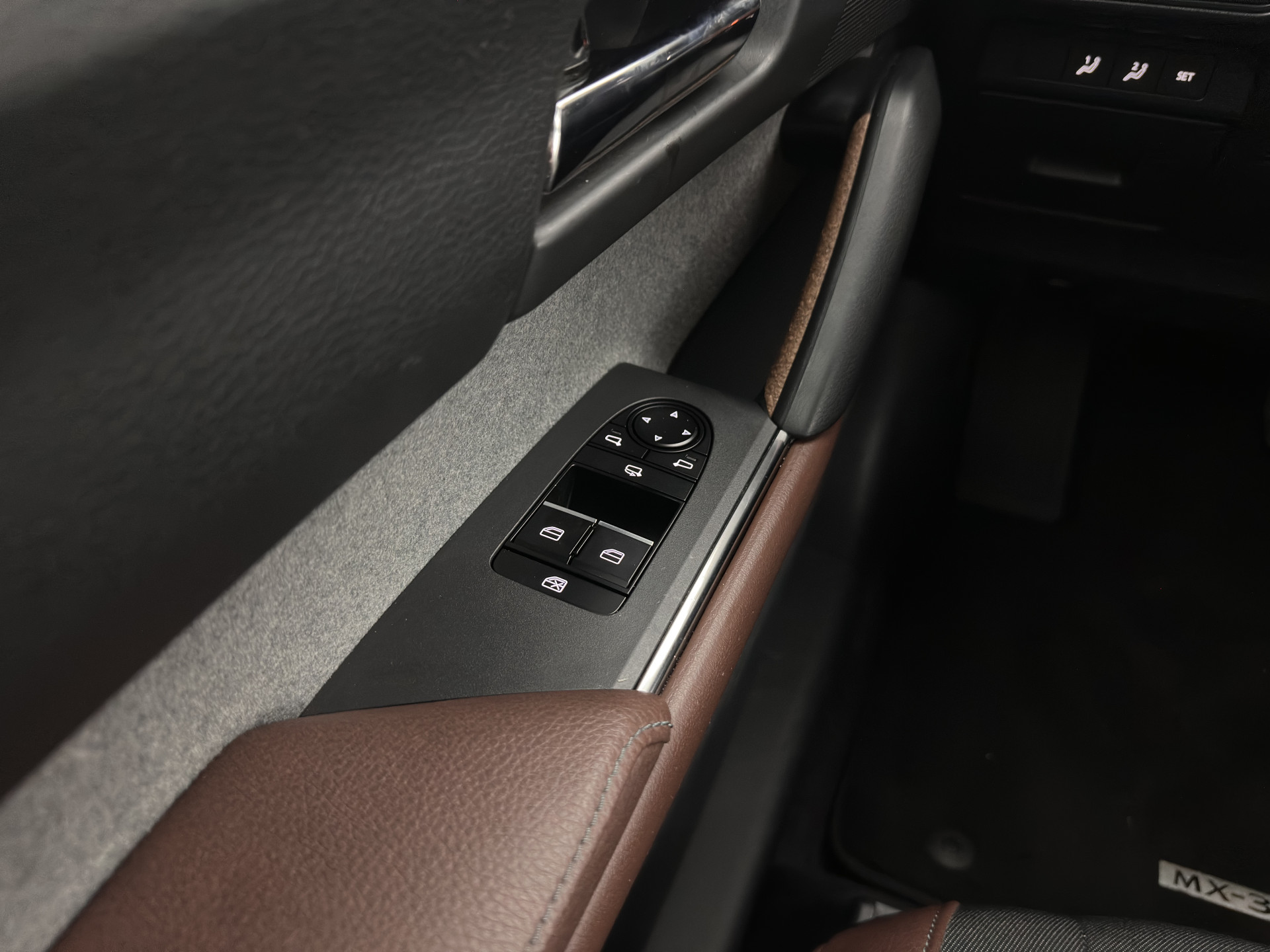 Mazda MX-30 e-SkyActiv 145 First Edition 36 kWh {SOH-92%} (INCL-BTW) Aut.*LEATHER-MICROFIBRE | FULL-LED | NAVI-FULLMAP | KEYLESS | BLIND-SPOT |  ADAPTIVE-CRUISE | HEAD-UP | CAMERA | DIGI-COCKPIT | MEMORY-PACK | SHIFT-PADDLES | 18"ALU*