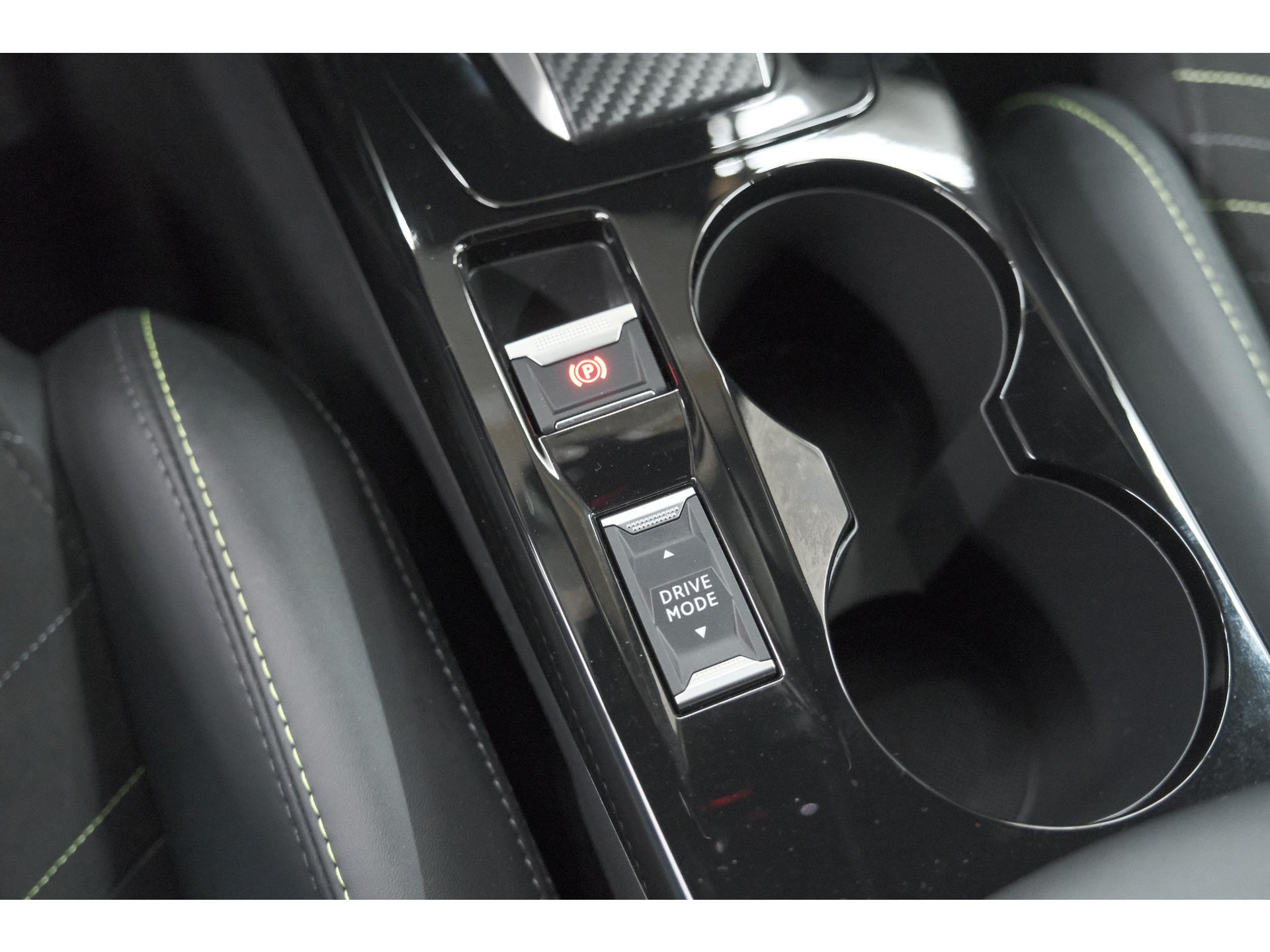 Peugeot 2008 PureTech 130 EAT8 GT | 360 Camera | Adaptieve Cruise Control | Stoelmaasage | Apple Carplay