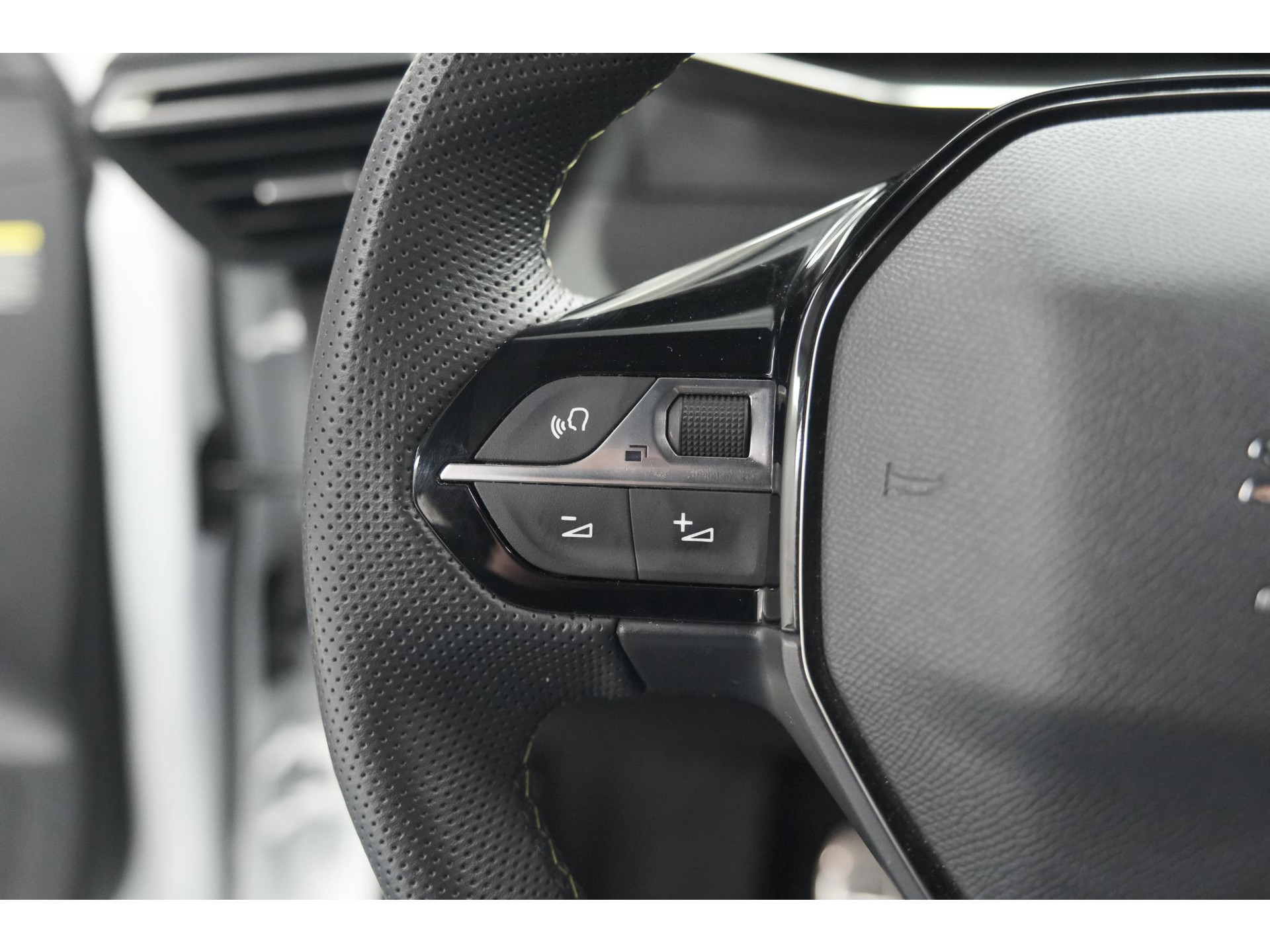 Peugeot 208 PureTech 100 GT | Camera | Navigatie | Sfeerverlichting | Apple Carplay | Parkeersensoren