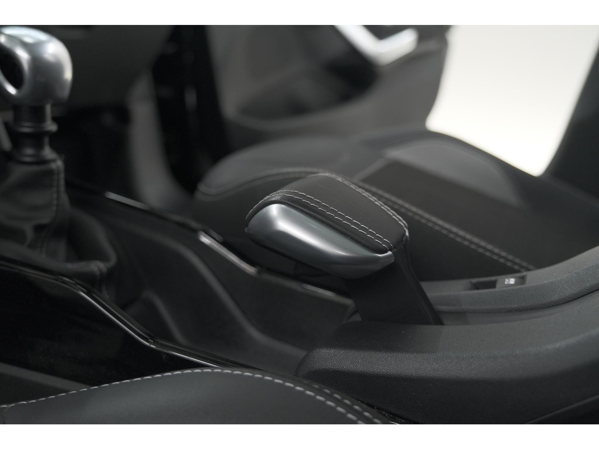 Peugeot 2008 PureTech 110 Allure | Panoramadak | Navigatie | Camera | Parkeersensoren