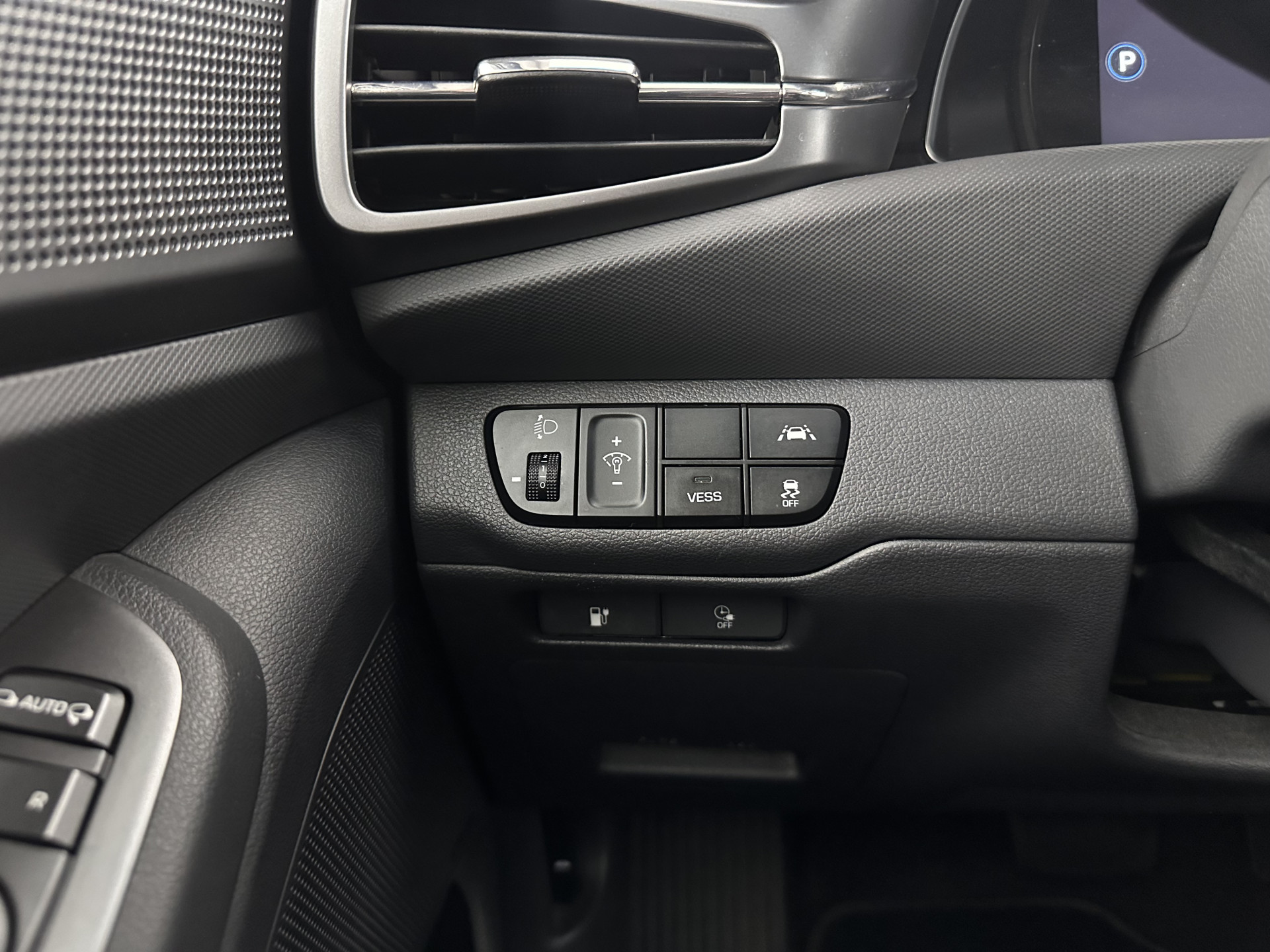 Hyundai IONIQ Comfort EV 38 kWh {SOH-100%} (INCL-BTW) *FULL-LED | ADAPTIVE-CRUISE | CAMERA | KEYLESS | DAB+ | NAVI-FULLMAP | HEATED-COMFORTSEATS | PRIVACYGLASS | ECC | AMBIENTLIGHT | DIGI-COCKPIT | SHIFTPADDLES | LANE-ASSIST | PDC | .