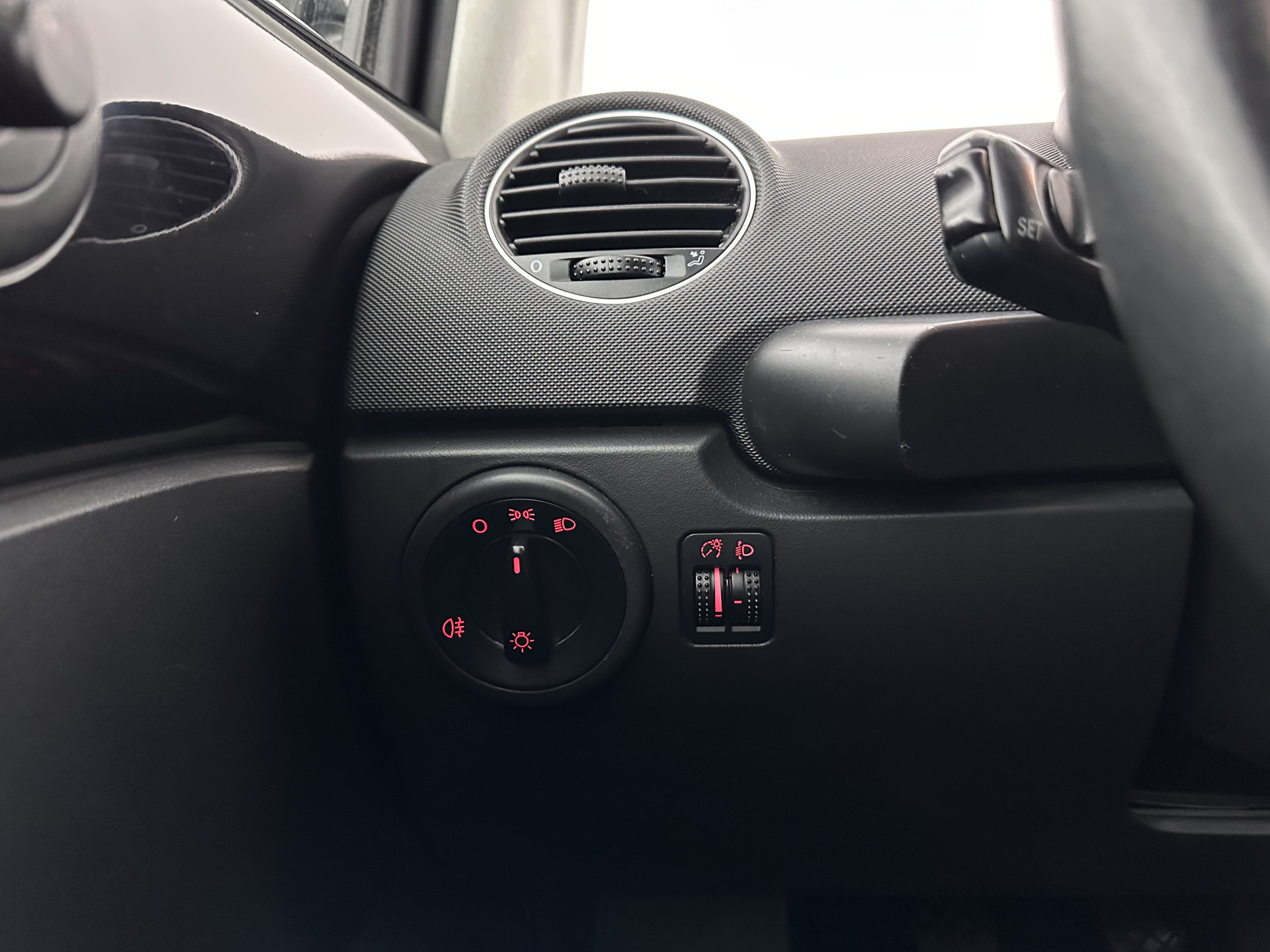 Volkswagen New Beetle Cabriolet 1.6 Highline *AIRCO | CRUISE | COMFORTSEATS | RADIO-CD/MP3 | 17''ALU*