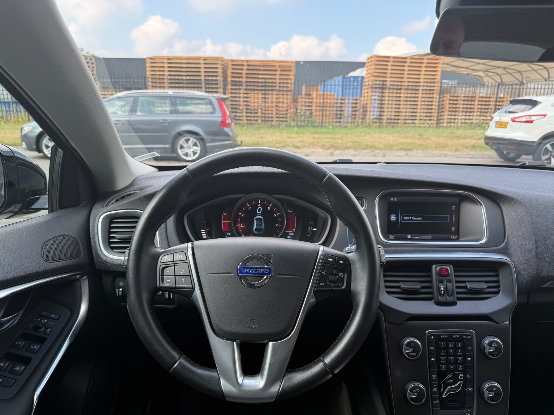 Volvo V40 Cross Country 1.6 T4 Momentum | 2E EIGENAAR | 3/6 OF 12 MND GARANTIE | NAVI | CRUISE |TREKHAAK | DEALER ONDERHOUDEN |