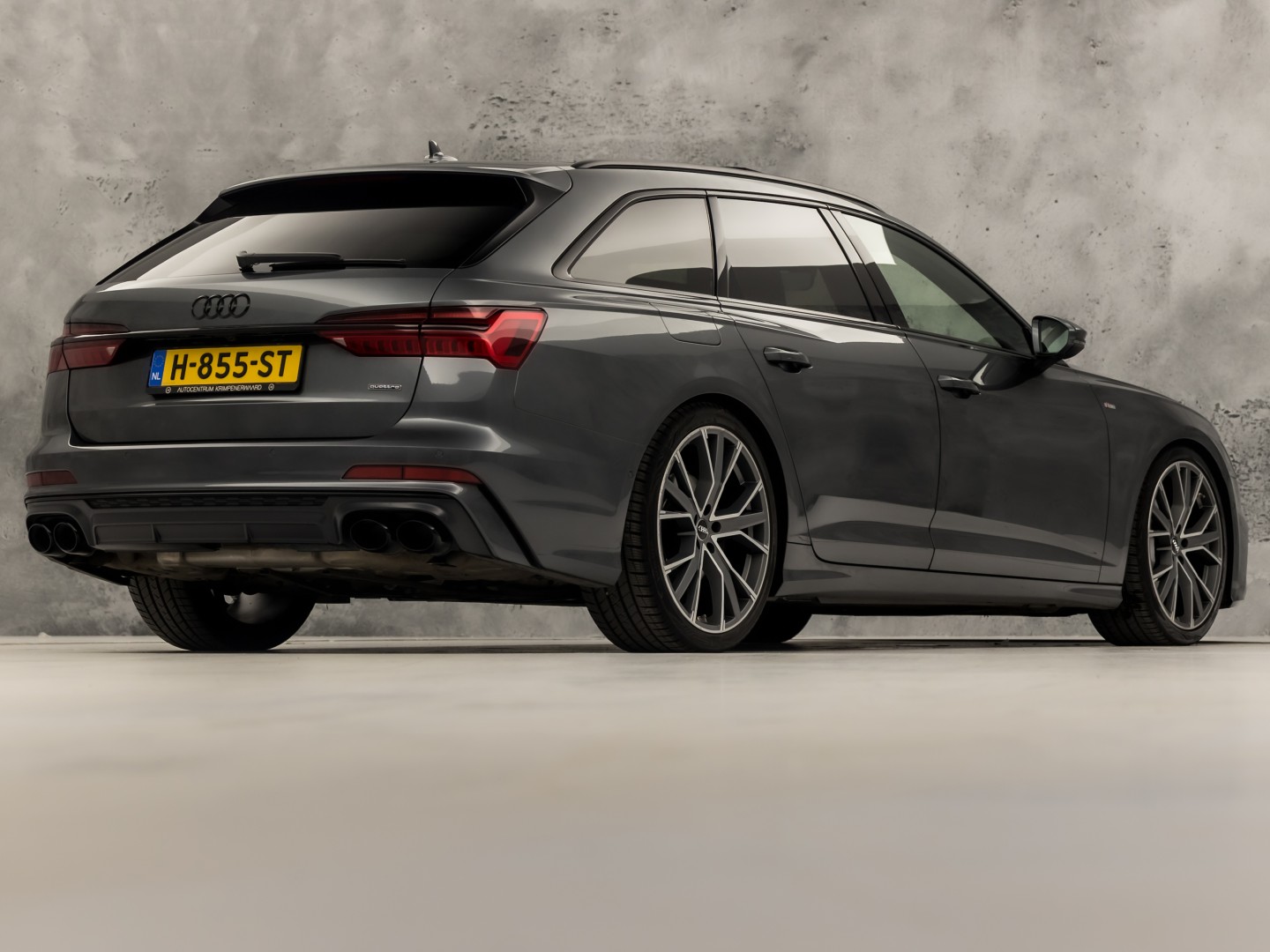 Audi A6 Avant 55 TFSI quattro S-Line 340Pk Automaat (PANORAMADAK, 6 CILINDER, BANG&OLUFSEN, HEAD-UP DISPLAY, NAPPA LEDER, MEESTURENDE ACHTERAS, CAMERA, STOELVERWARMING, SFEERVERLICHTING, ADAPTIVE CRUISE, MATRIX LED, NIEUWSTAAT)