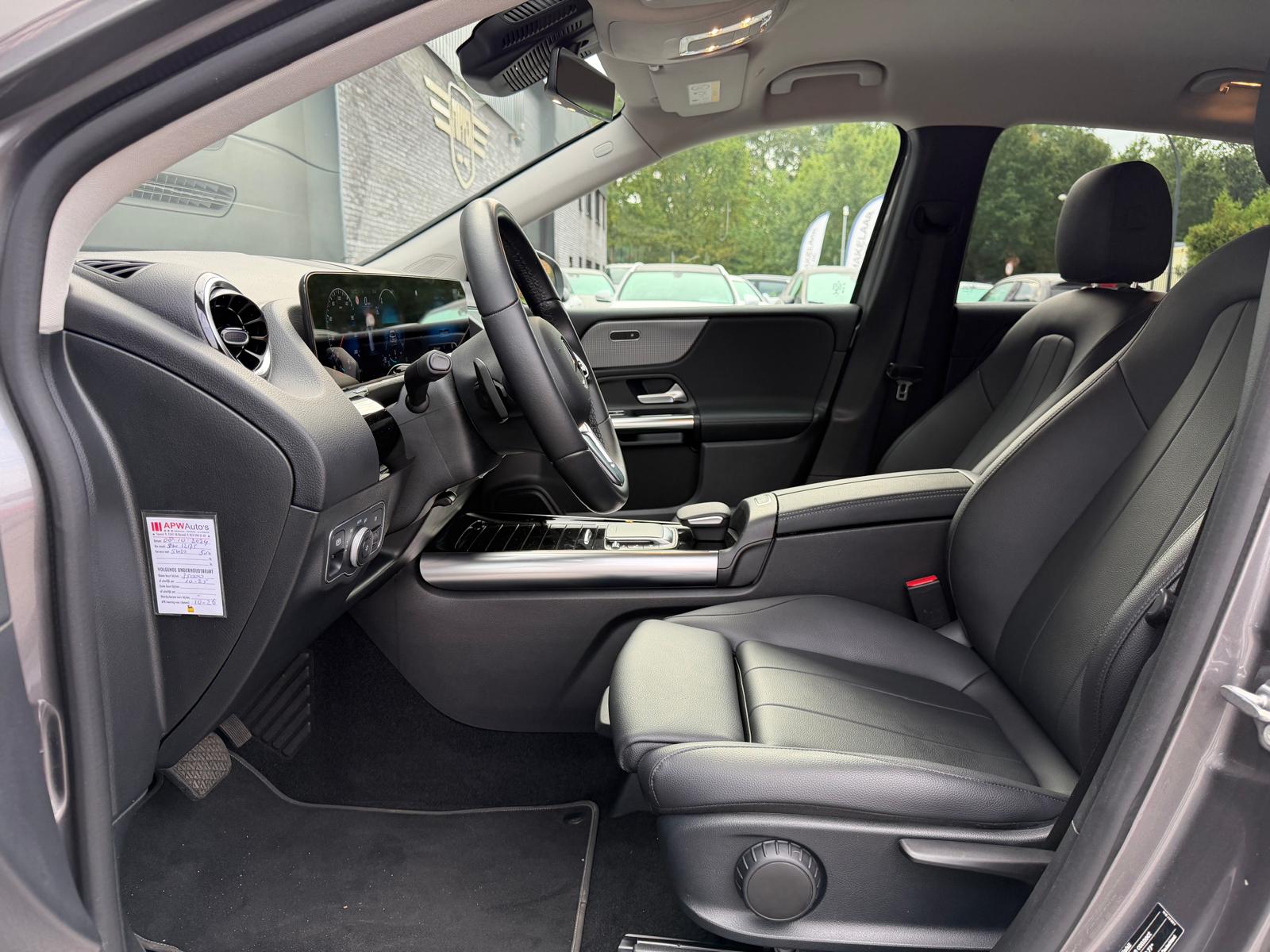 Mercedes-Benz B-klasse 180 Business Solution AMG | 1E EIGENAAR | 3/6/12MND GARANTIE | LEDER | LED | AUTOMAAT | DAB | CARPLAY | CRUISE | CLIMA | STOELVERWM. |