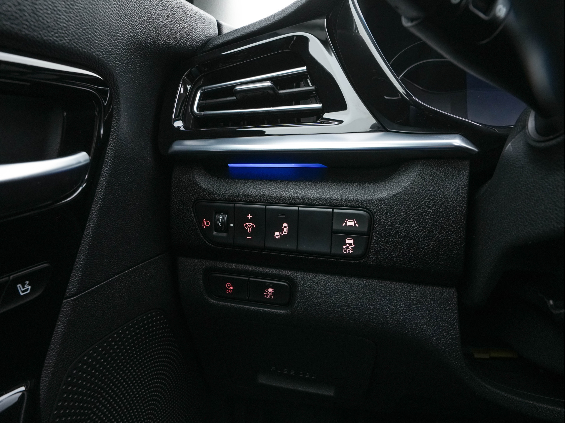 Kia e-Niro ExecutiveLine 64 kWh [ 3-Fase ] {SOH-100%} (INCL-BTW) Aut. *PANO | LEATHER | JBL-AUDIO | FULL-LED | NAVI-FULLMAP | DAB | ADAPTIVE-CRUISE | CAMERA | MEMORY-PACK | LANE-ASSIST | CCS-FASTLOADER | KEYLESS | DIGI-COCKPIT | 17"ALU*