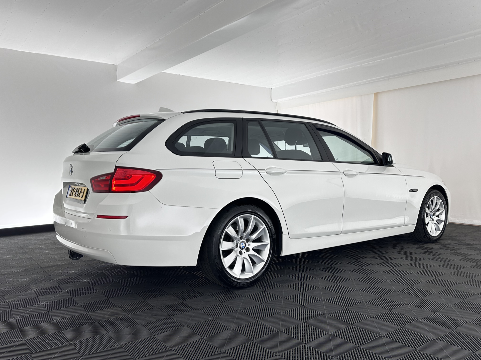 BMW 5-serie Touring 520d Shadow-line *BI-XENON | NAVI-FULLMAP | HEATED-COMFORTSEATS | ECC | KEYLESS | PDC | CRUISE | 18''ALU*