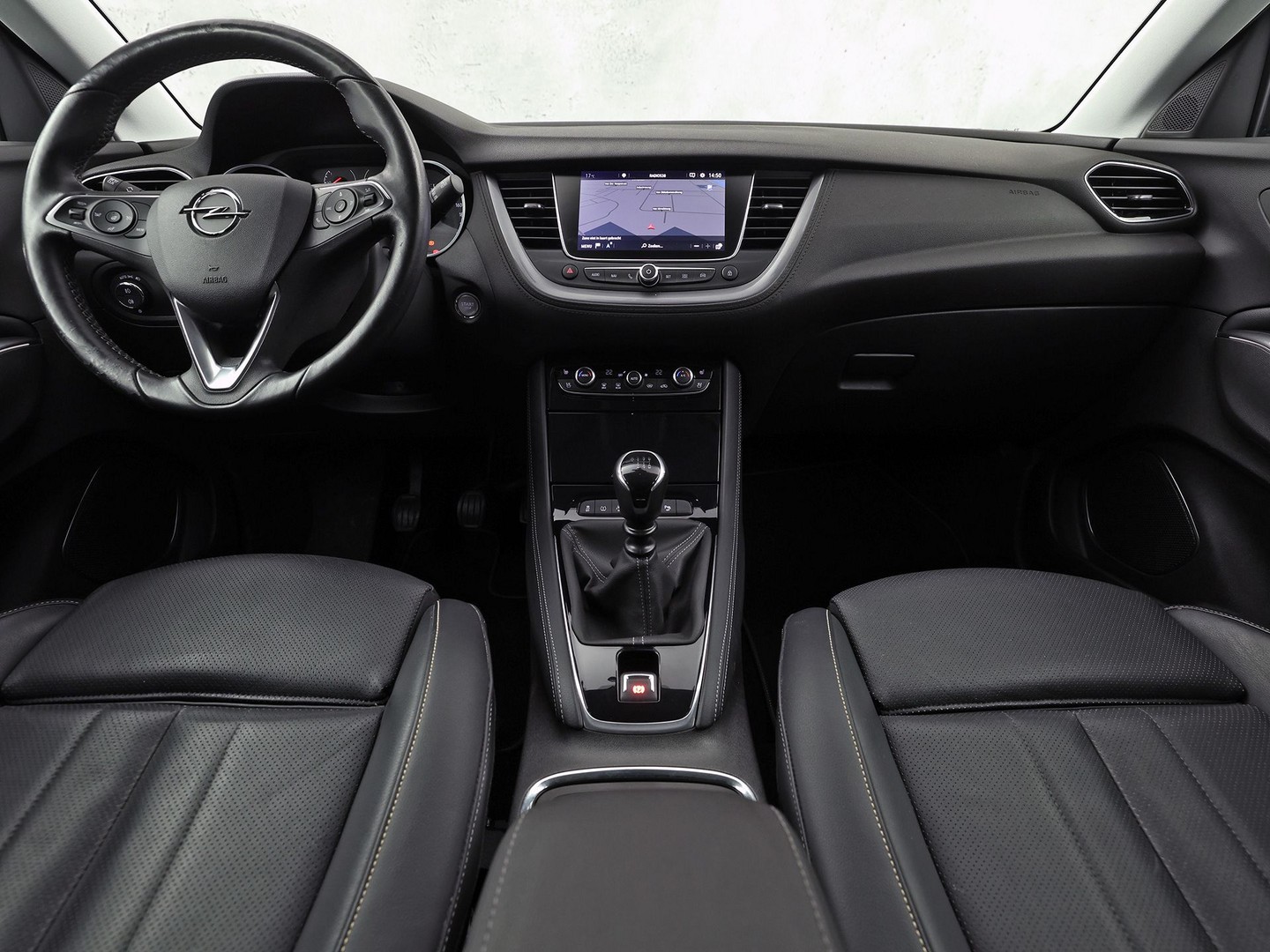 Opel Grandland X 1.2 Turbo Innovation (MEMORY SEAT, NAP, STOELVERWARMING/KOELING, APPLE CARPLAY, KEYLESS, GETINT GLAS, LANE ASSIST, STUURWIEL VERWARMD, NIEUWE APK, NIEUWSTAAT)