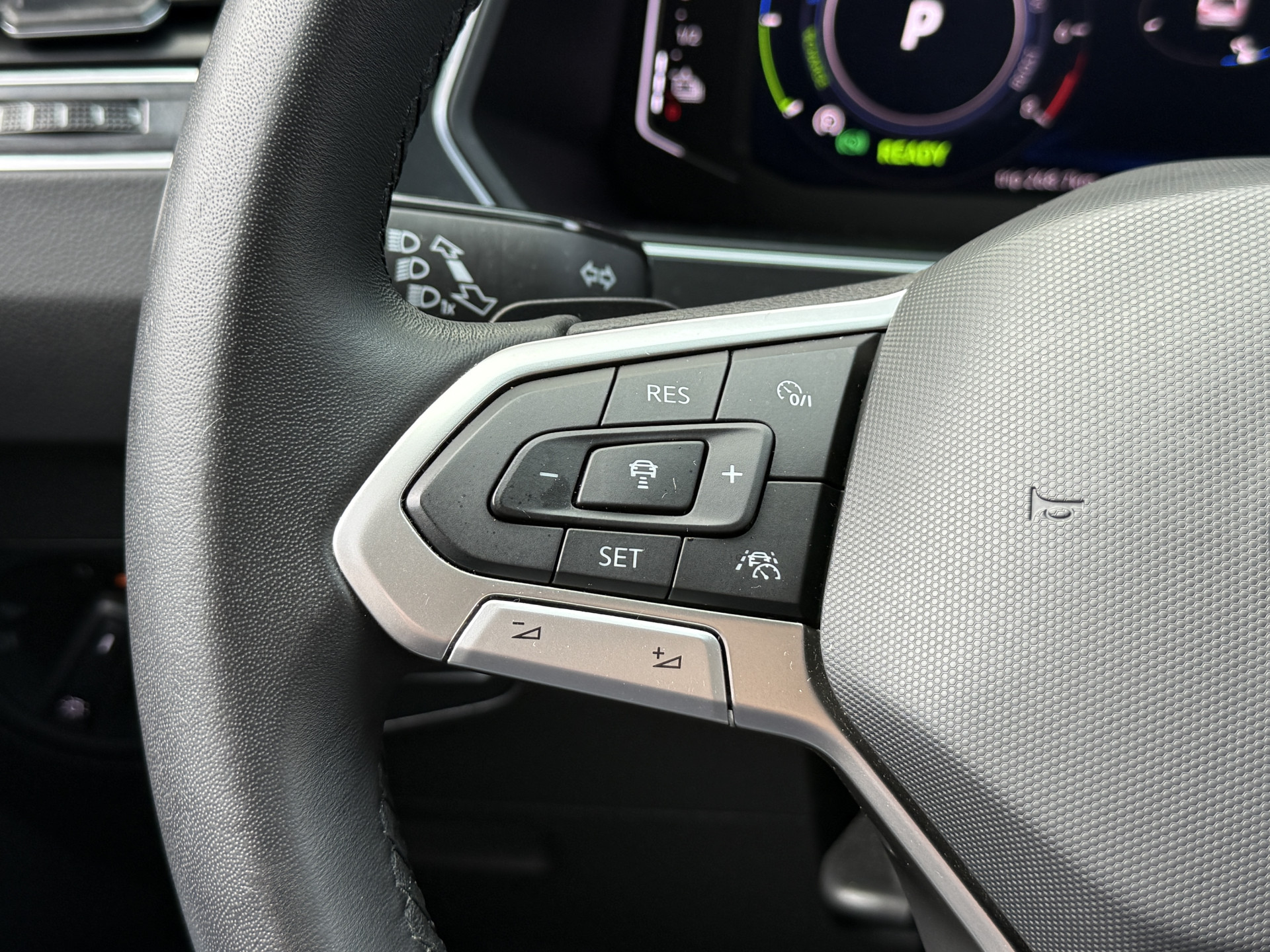 Volkswagen Tiguan 1.4 TSI eHybrid R-Line Business+ | Camera | Stoelverwarming | Dodehoeksensoren