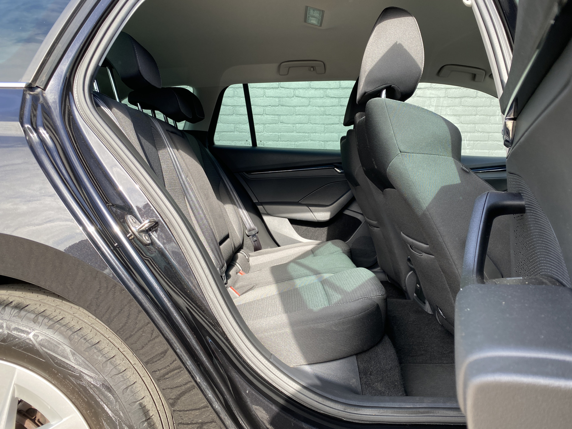 ŠKODA Octavia Combi 1.0 e-TSI Business Edition Plus AUT. | 1e eigenaar | dealer onderh. | navigatie | trekhaak | carplay | adaptieve cruise