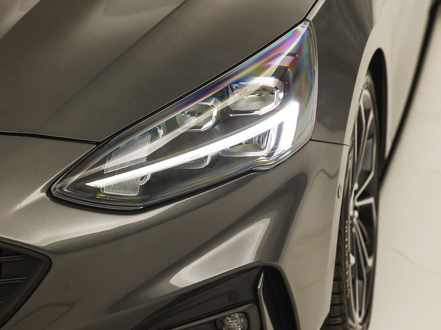 Ford Focus 1.0 EcoBoost ST Line 125Pk (PANORAMADAK, APPLE CARPLAY, GROOT NAVI, STUUR/STOELVERWARMING, BANG&OLUFSEN, TREKHAAK, SPORTSTOELEN, GETINT GLAS, ADAPTIVE CRUISE, LED KOPLAMPEN, NIEUWSTAAT)