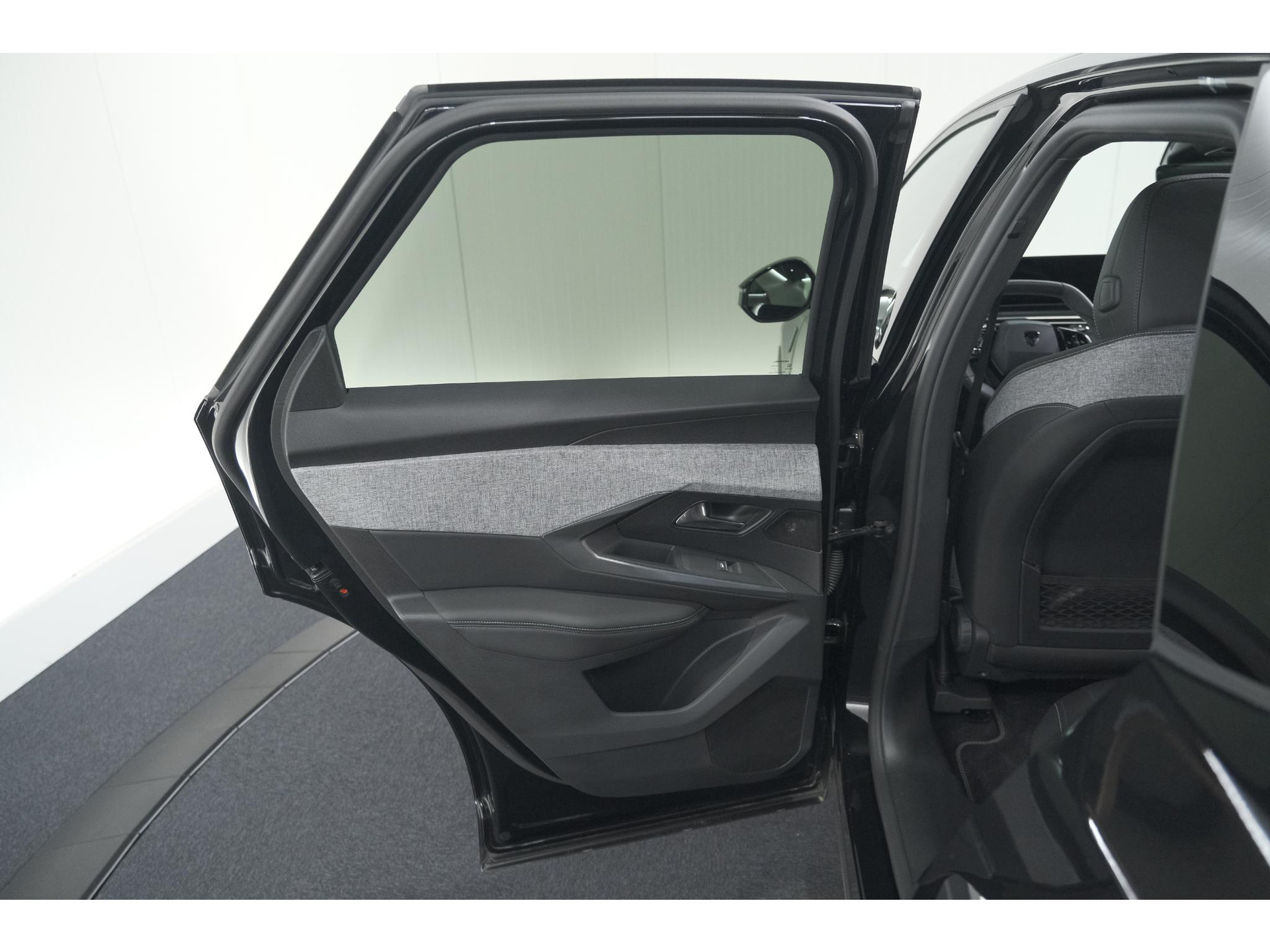 Peugeot 3008 1.2 Hybrid 136 GT | Panoramadak | 360 Camera | Stoelverwarming | Elektrische Kofferklep | Allseason Banden