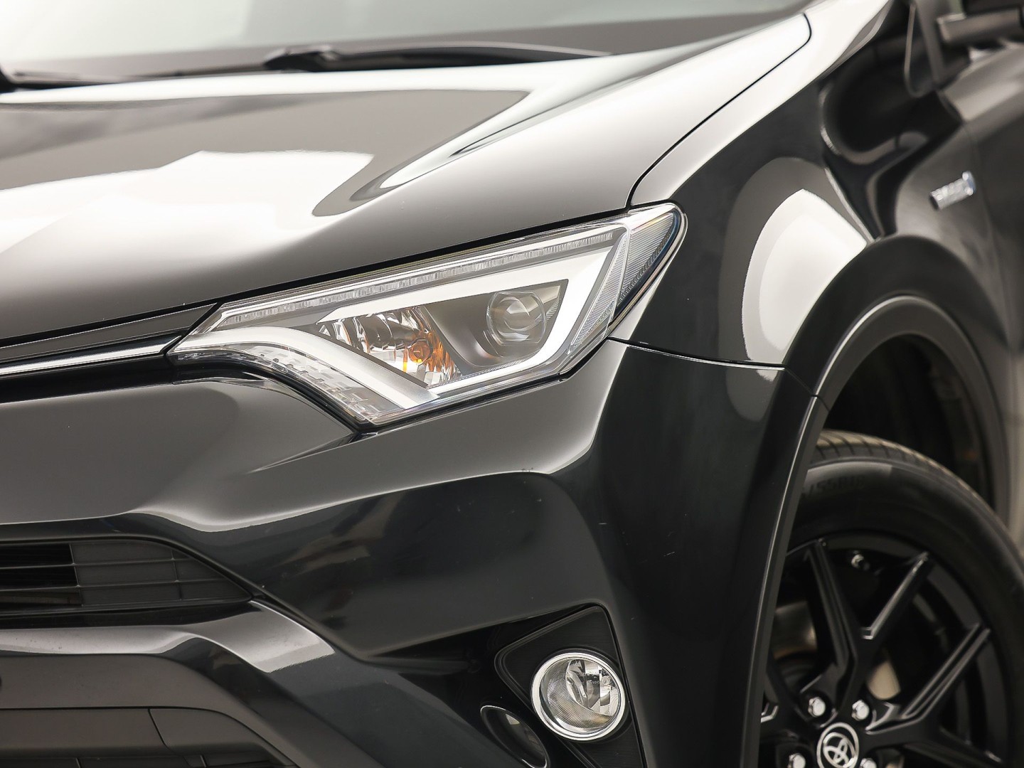 Toyota RAV4 2.5 Hybrid Energy 197Pk Automaat (BLACK PACK, NAVIGATIE, CAMERA, GETINT GLAS, SPORTSTOELEN, KEYLESS, ADAPTIVE CRUISE, NIEUWSTAAT)