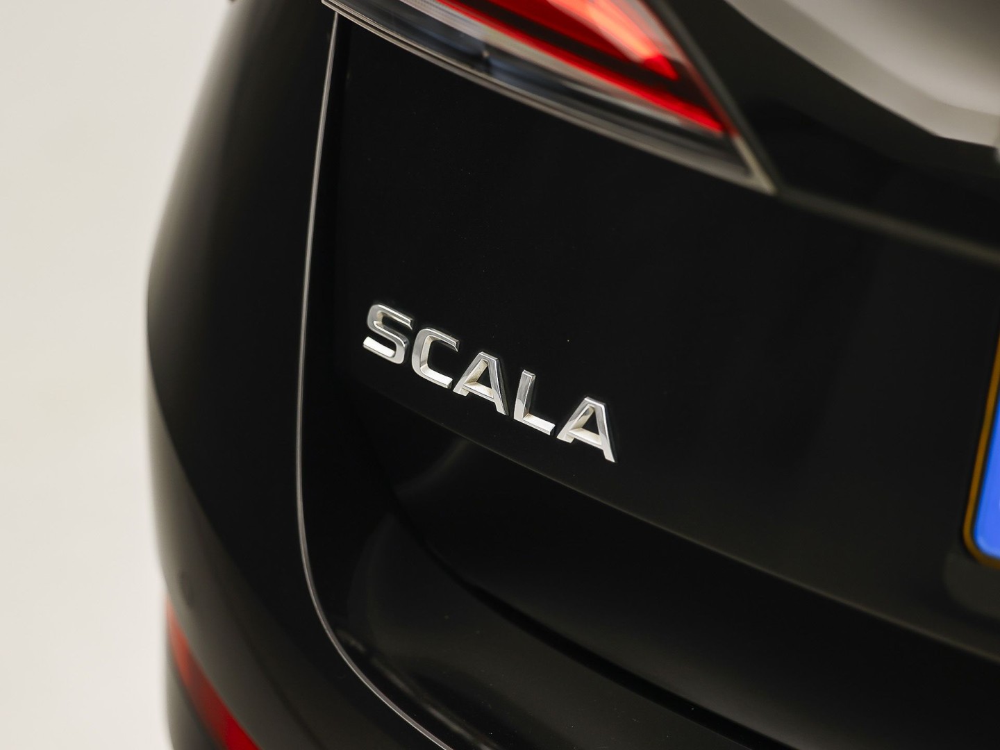 Škoda Scala 1.0 TSI Sport Automaat (GROOT NAVI, VIRTUAL COCKPIT, CLIMATE, APPLE CARPLAY, STOELVERWARMING, NIEUWE APK, NIEUWSTAAT)