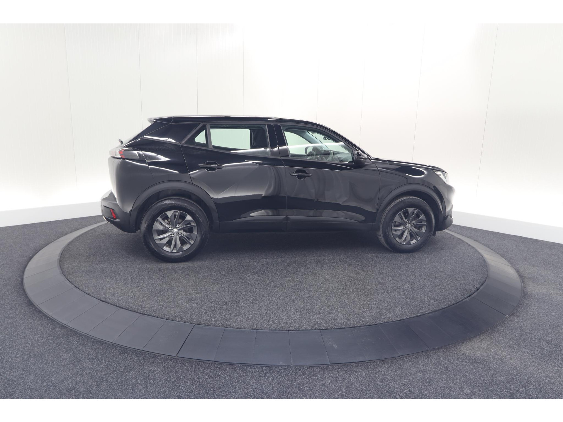 Peugeot 2008 PureTech 130 EAT8 Active | Parkeersensoren | Navigatie | Apple Carplay