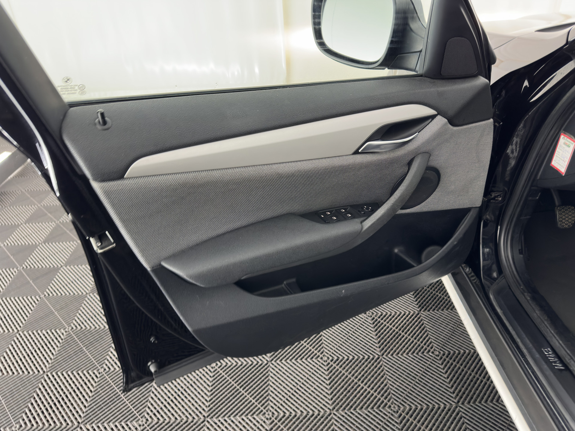 BMW X1 sDrive18i X-Line Executive *NAVI-FULLMAP | COMFORT-SEATS | ECC | PDC | CRUISE | TOWBAR | 18''ALU*