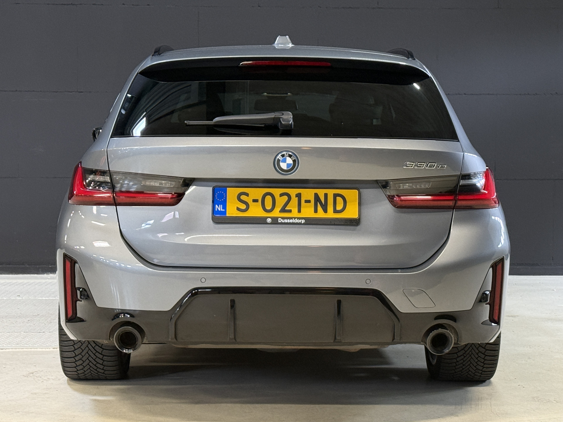 BMW 3-serie Touring 330e | M-Sport | Facelift | Lederen sportstoelen | Harman/Kardon | Sfeerverlichting | Full LED