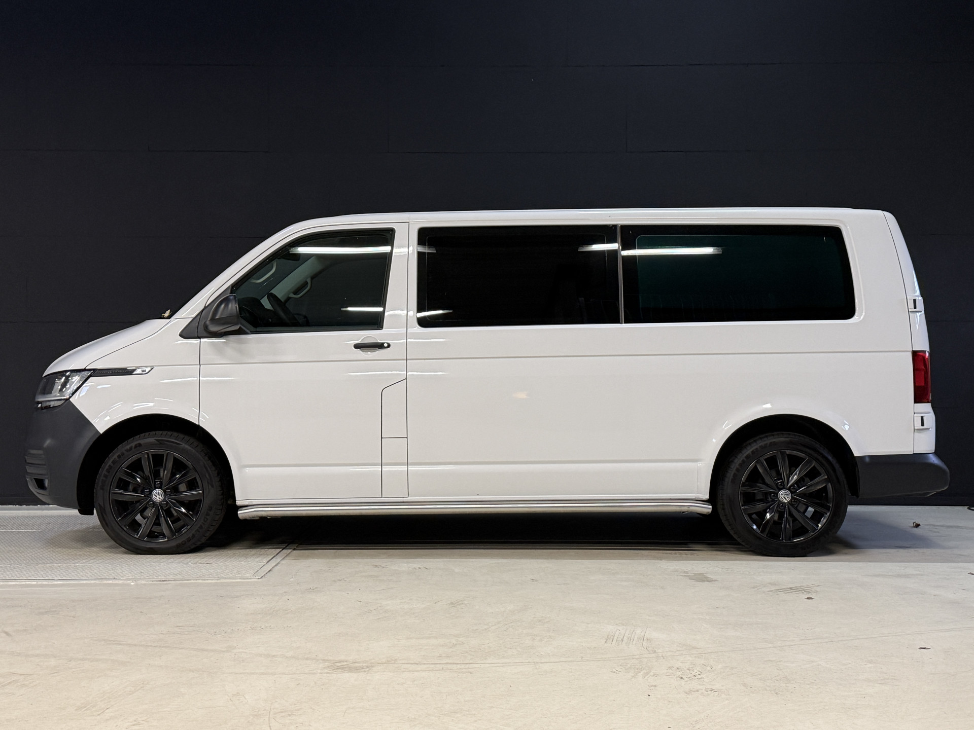 Volkswagen Transporter 2.0 TDI L2H1 30 DC Highline | Origineel NL | Apple carplay  | Camera | Trekhaak |