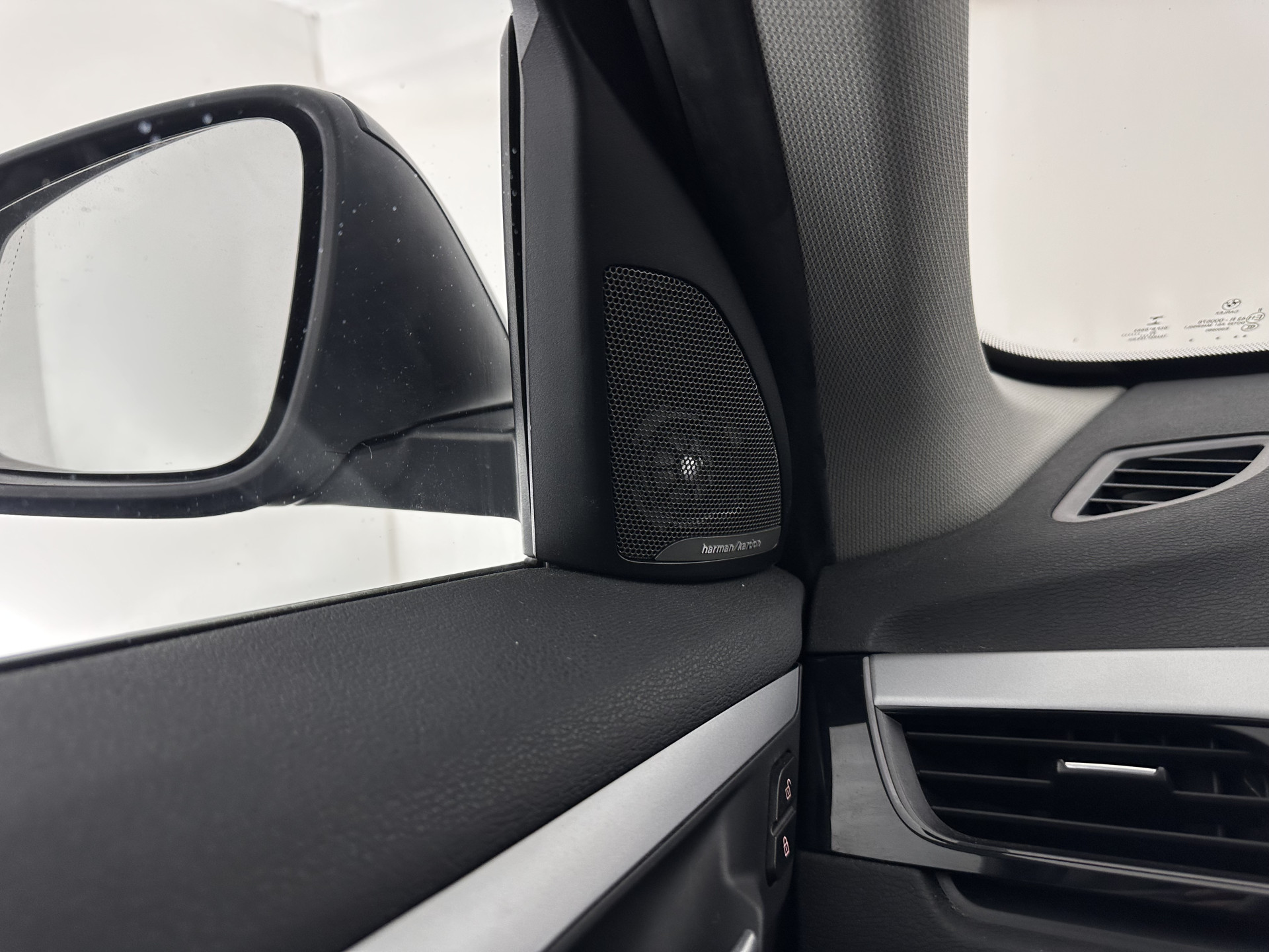 BMW X1 xDrive25e eDrive Edition ( Plug-In ) (INCL-BTW) *LEATHER | FULL-LED | HARMAN/KARDON | CAMERA | HEATED-COMFORTSEATS | NAVI-FULLMAP | ECC | KEYLESS |  PDC | CRUISE | DAB | TOWBAR | HEAD-UP | 17''ALU*