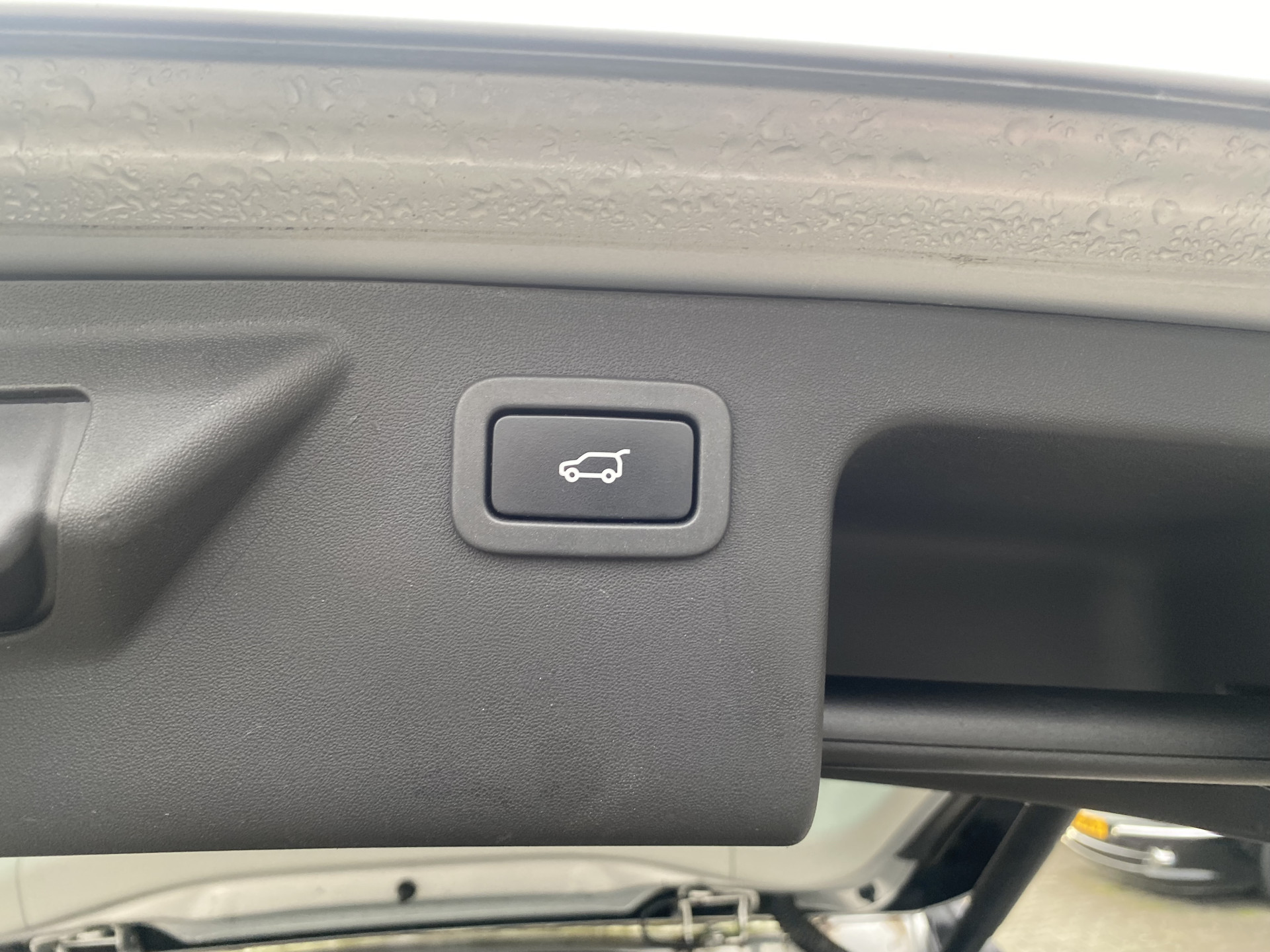 Land Rover Discovery Sport 2.0 TD4 HSE Luxury AWD [⚠️] *NAVI-FULLMAP | BI-XENON | LEATHER | MERIDIAN-SURROUND | CAMERA | ECC | PDC | CRUISE | LANE-ASSIST | MEMORY-PACK | PRIVACY-GLASS | TOWBAR | HEATED-COMFORTSEATS | LANE-ASSIST | 19"ALU*