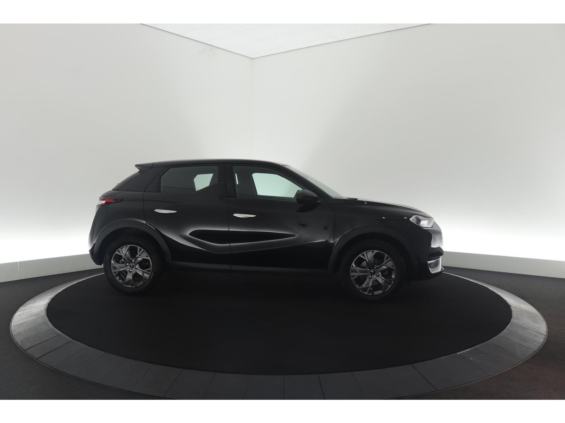 DS 3 Crossback PureTech 100 Montmartre | Parkeersensoren | Apple Carplay | Allseason Banden | Navigatie | Climate Control