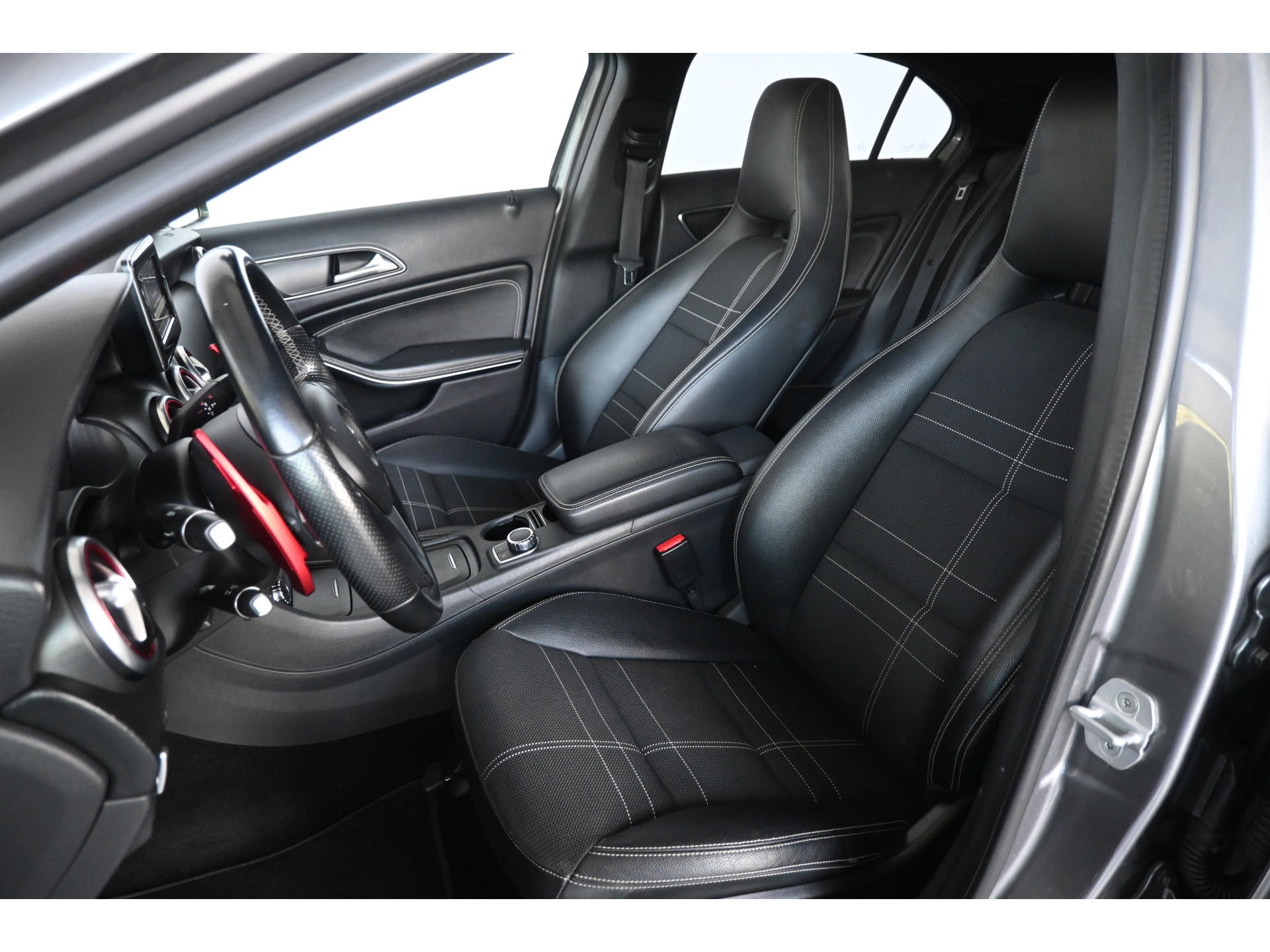 Mercedes-Benz A-klasse 180 CDI AMG Automaat Airco Navigatie Stoelverwarming Rijklaarprijs Inruil Mogelijk!