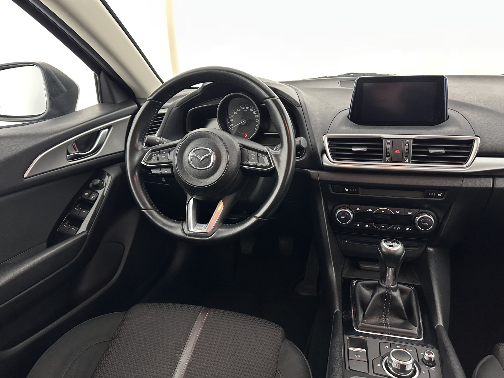 Mazda 3 2.2 SkyActiv-D 150 SkyLease *HEATED-COMFORTSEATS | NAVI-FULLMAP | DAB+ | PRIVACYGLASS | ECC | PDC | CRUISE | 18''ALU*