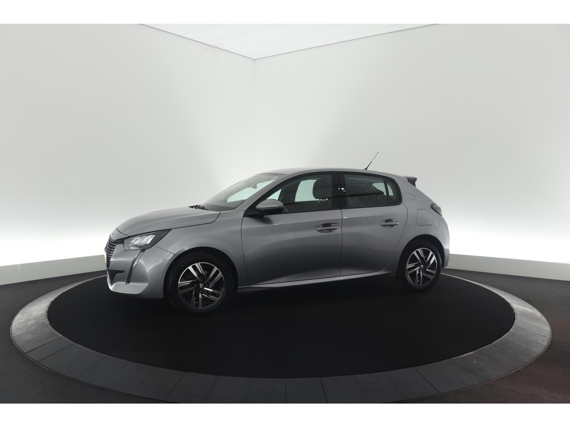 Peugeot 208 PureTech 100 EAT8 Allure | Parkeersensoren | Stoelverwarming | Apple Carplay | Climate Control