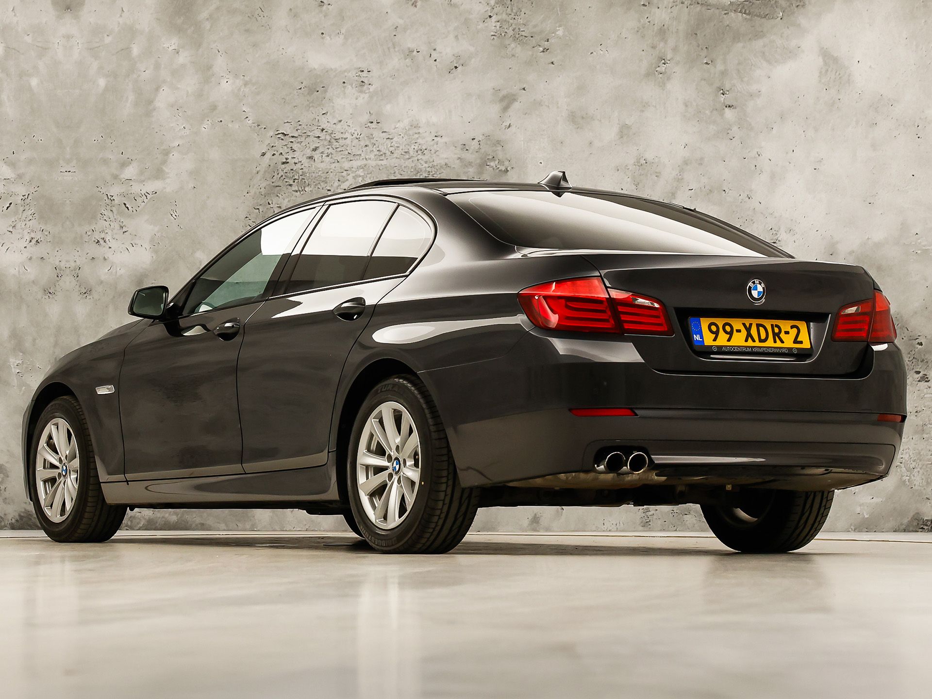 BMW 5 Serie 528i High Executive 245Pk Automaat (SCHUIFDAK, GROOT NAVI, LEDER, GETINT GLAS, ELEK SPORTSTOELEN, ZWART HEMEL, STOELVERWARMING, PARKEERSENSOREN, XENON, NIEUWSTAAT)