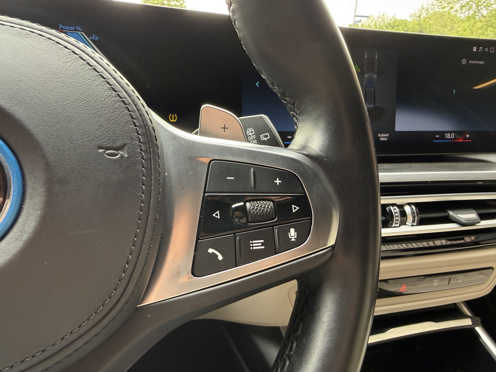 BMW 3-serie Touring 330e | M-Sport | Facelift | Lederen sportstoelen | Harman/Kardon | Sfeerverlichting | Full LED
