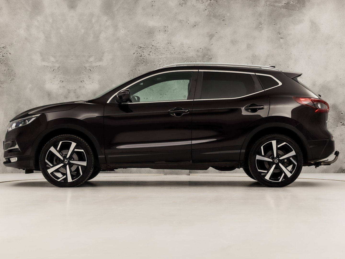 Nissan Qashqai 1.2 Tekna + Sport pack (PANORAMADAK, NAVIGATIE, MEMORY SEAT, NAPPA LEDER, ZWART HEMEL, 360 CAMERA, STOELVERWARMING, GETINT GLAS, TREKHAAK, NIEUWE APK, NIEUWSTAAT)
