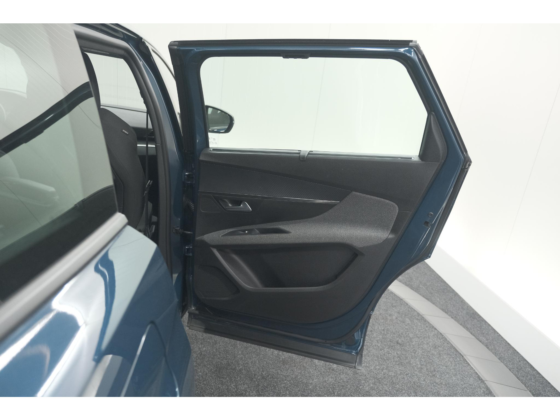 Peugeot 5008 PureTech 130 EAT8 Active Pack | 7 Zitplaatsen | Camera | Navigatie | Apple Carplay | Parkeersensoren