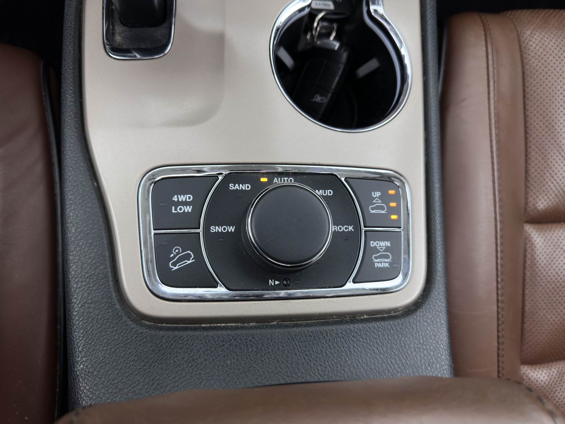 Jeep Grand Cherokee 3.0 CRD Summit Aut. *PANO | FULL-LEATHER | XENON | DIGI-COCKPIT | AIR-SUSPENSION | BLIND-SPOT | ADAPTIVE-CRUISE | MEMORY-PACK | CAMERA | KEYLESS | NAVI-FULLMAP | TOWBAR | COMFORT-SEATS | SHIFT-PADDLES | DAB