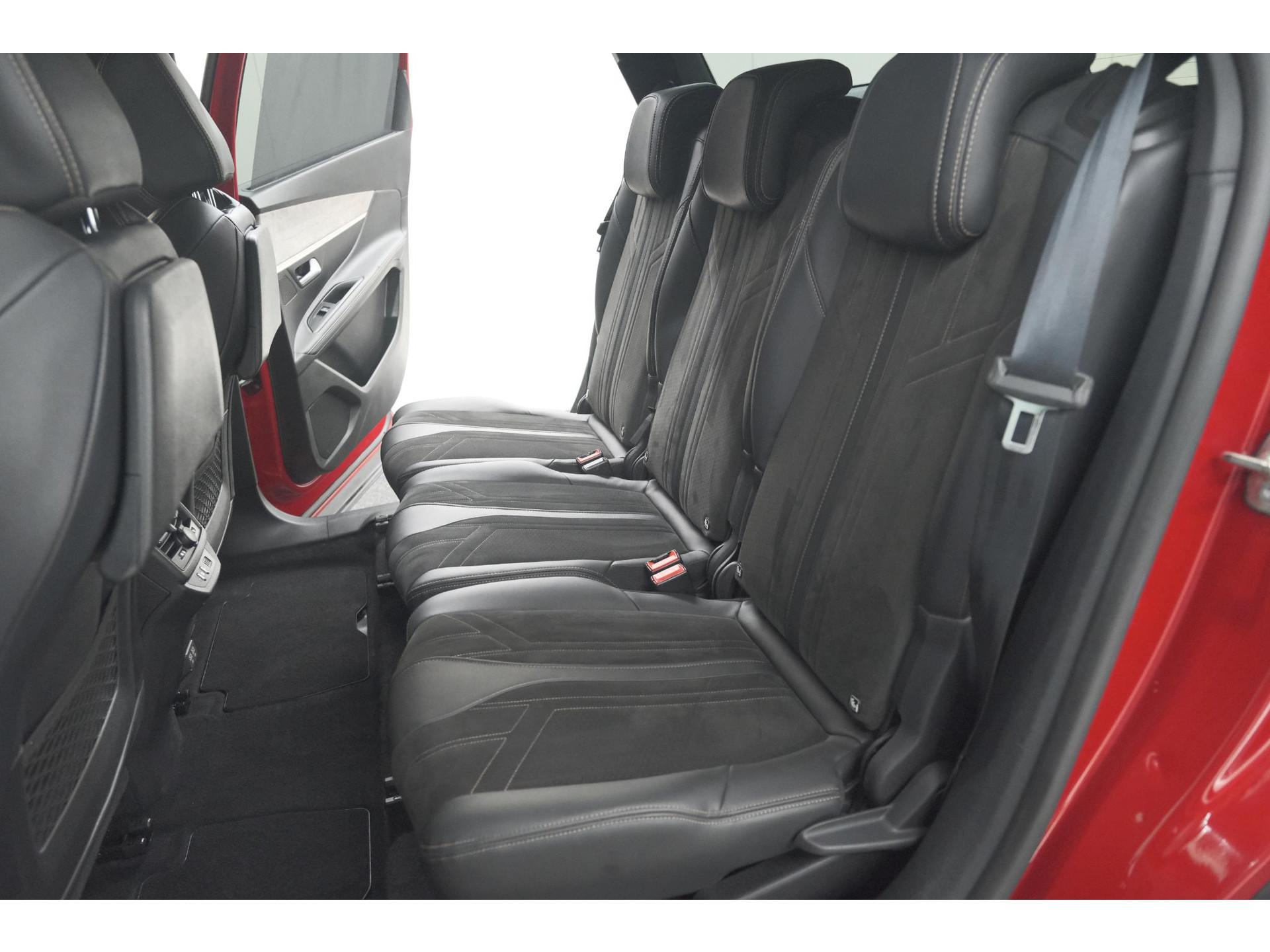 Peugeot 5008 PureTech 130 EAT8 GT Black Pack | Elektrische Kofferklep | Camera | Adaptieve Cruise Control | Dodehoekdetectie