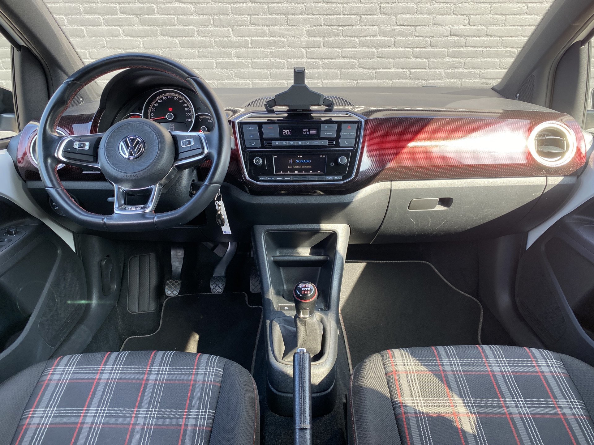 Volkswagen Up! 1.0 TSI GTI 116 pk | 17 inch lichtmetaal | stoelverwarming | climate control | zwart dak-spiegels | NL auto